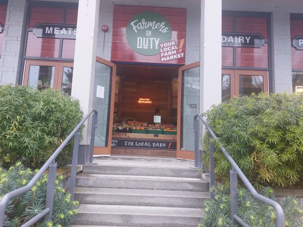 Farmers on duty in horseshoe bay