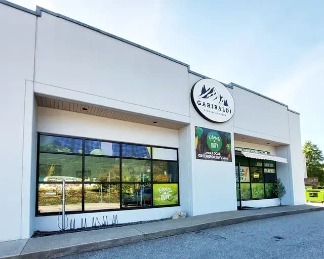 Main farmers on duty branch grocery store 40-38922 queens way Squamish