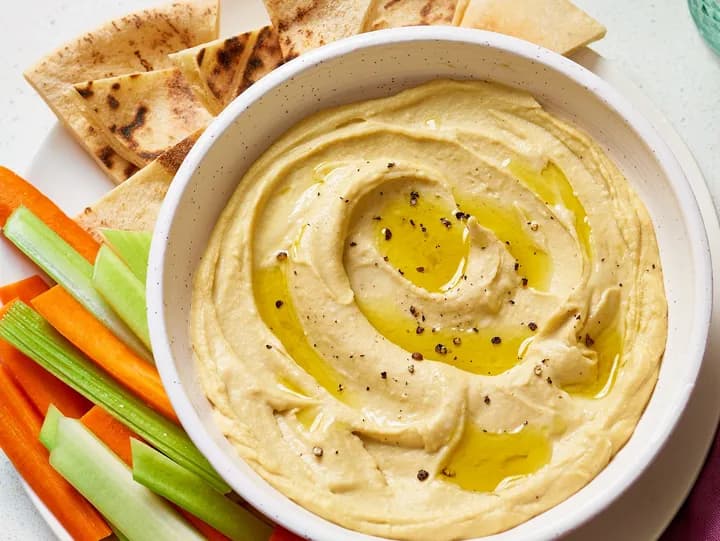 Hummus and pita bread - Momo Donair